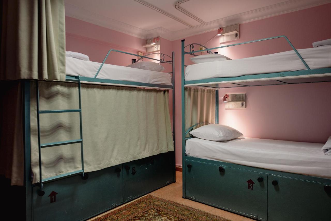 Agora Hostel Istanbul Bagian luar foto